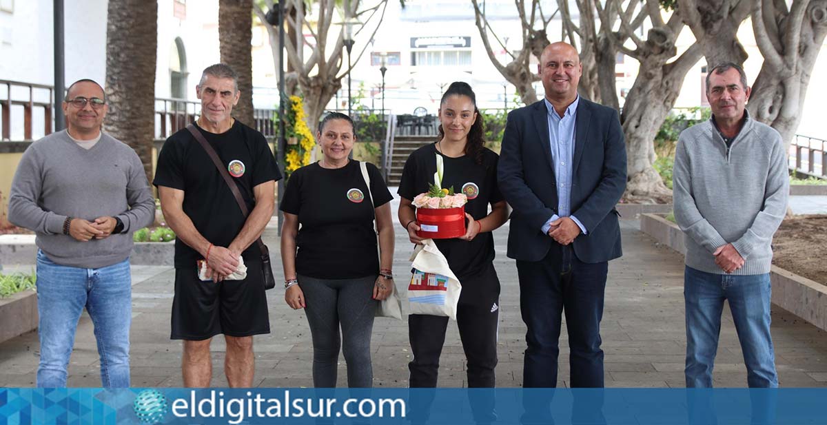 Carla Casanova, campeona de Tenerife, recibe un reconocimiento en el Ayuntamiento de Granadilla por su destacada trayectoria deportiva