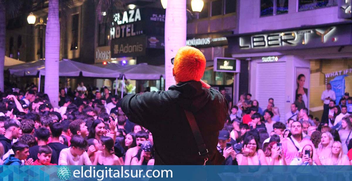 La Plaza de la Candelaria se llena de música durante las Fiestas de Mayo