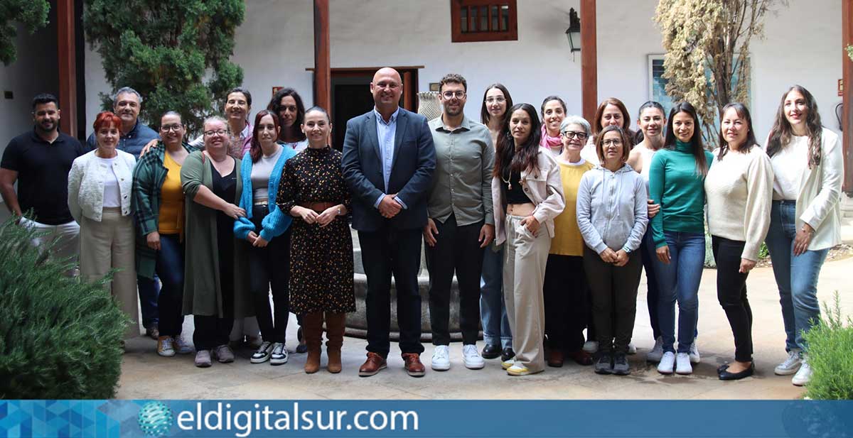 El alcalde y concejales dan la bienvenida al nuevo equipo del proyecto ‘Granadilla Asiste 2024’