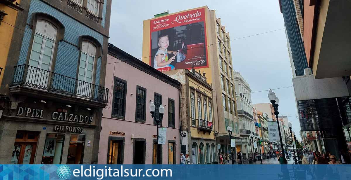 Lona de Quevedo en la Calle Triana