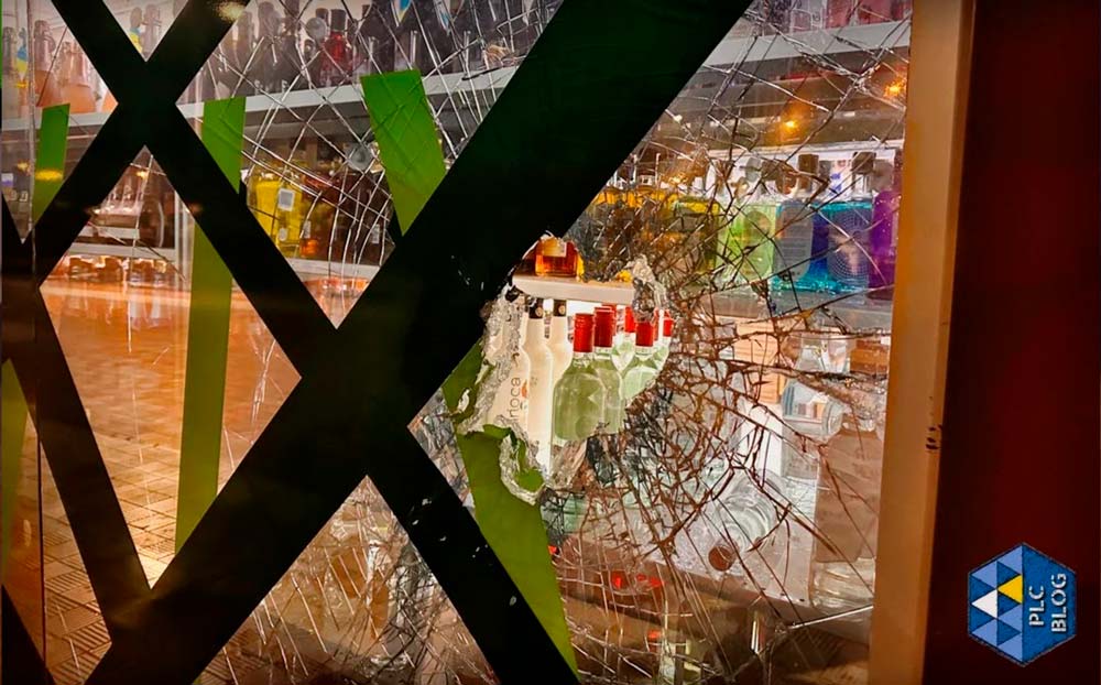 Robo con fuerza en el supermercado SuperDino del centro comercial Apolo, en Los Cristianos - Arona Tenerife