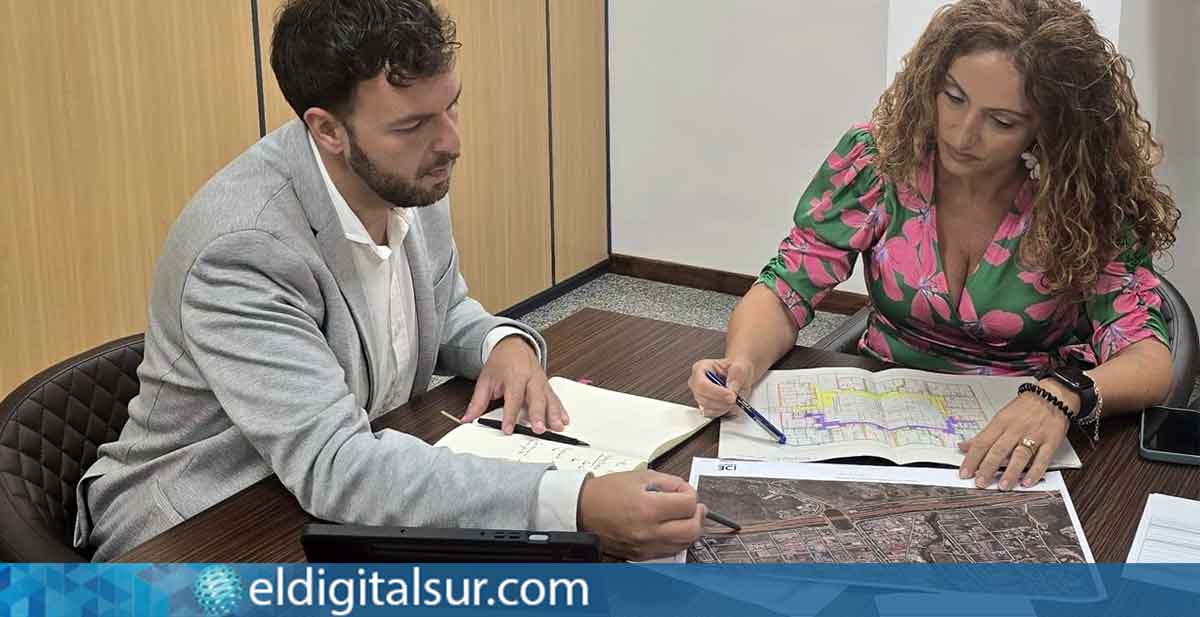 Rubén García Casañas, concejal de Servicios Sociales y Vivienda de Granadilla de Abona, junto a Sonia Hernández, consejera de Cooperación Municipal y Vivienda del Cabildo de Tenerife