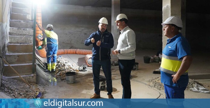 Emilio Navarro visita las obras de mejora e impermeabilización del depósito de abastecimiento de agua potable de San Francisco