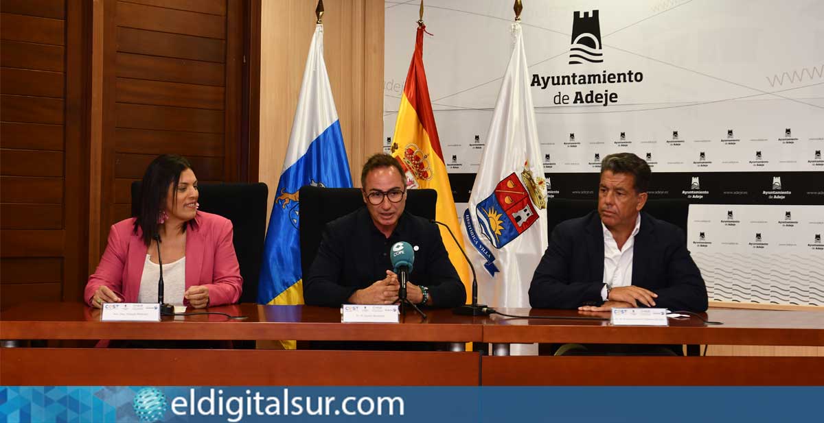 Juanjo Martínez, presidente del Club CLAVE; Javier Cabrera, presidente del CEST; y Dimple Melwani, CEO de Turismo de Tenerife, durante la presentación del V Congreso Nacional Clave F&B y los II Premios Nacionales a Mejor Maitre del Año en el CDTCA de Costa Adeje.