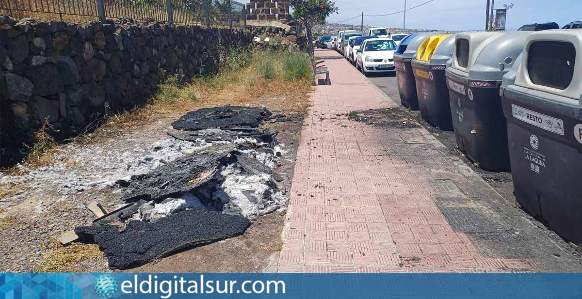 Contenedores calcinados frente al centro de salud de Tejina, tras el incendio registrado la noche del jueves