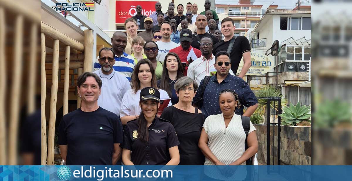 Grupo de agentes extranjeros participantes en el curso de español impartido en Puerto de la Cruz