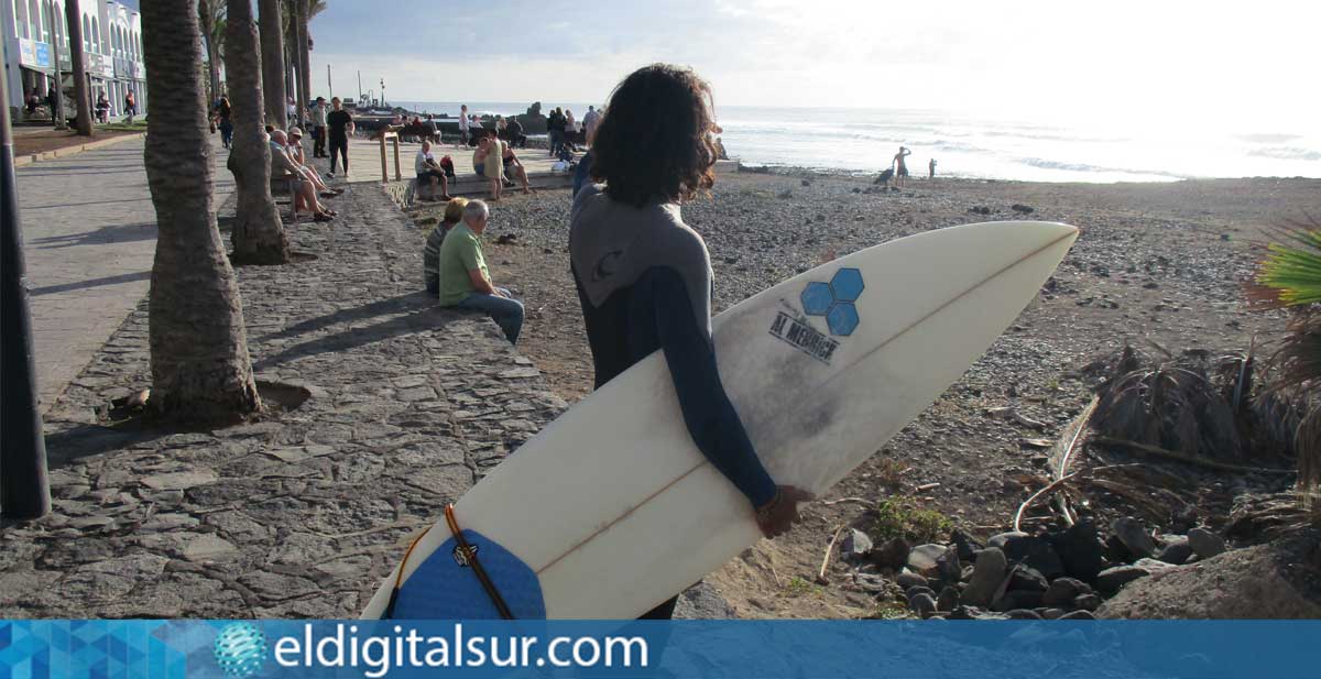 Surfista en Playa de Las Américas, Arona, Tenerife
