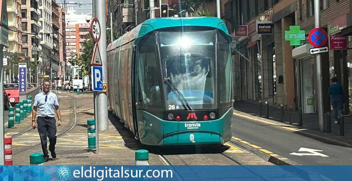 Imagen del tranvía de Tenerife, cuyo servicio se vio afectado por la electrocución de un trabajador
