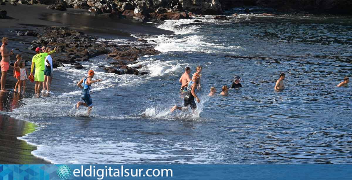 Participantes del Acuatlón Santiago del Teide 2024 en Playa de La Arena