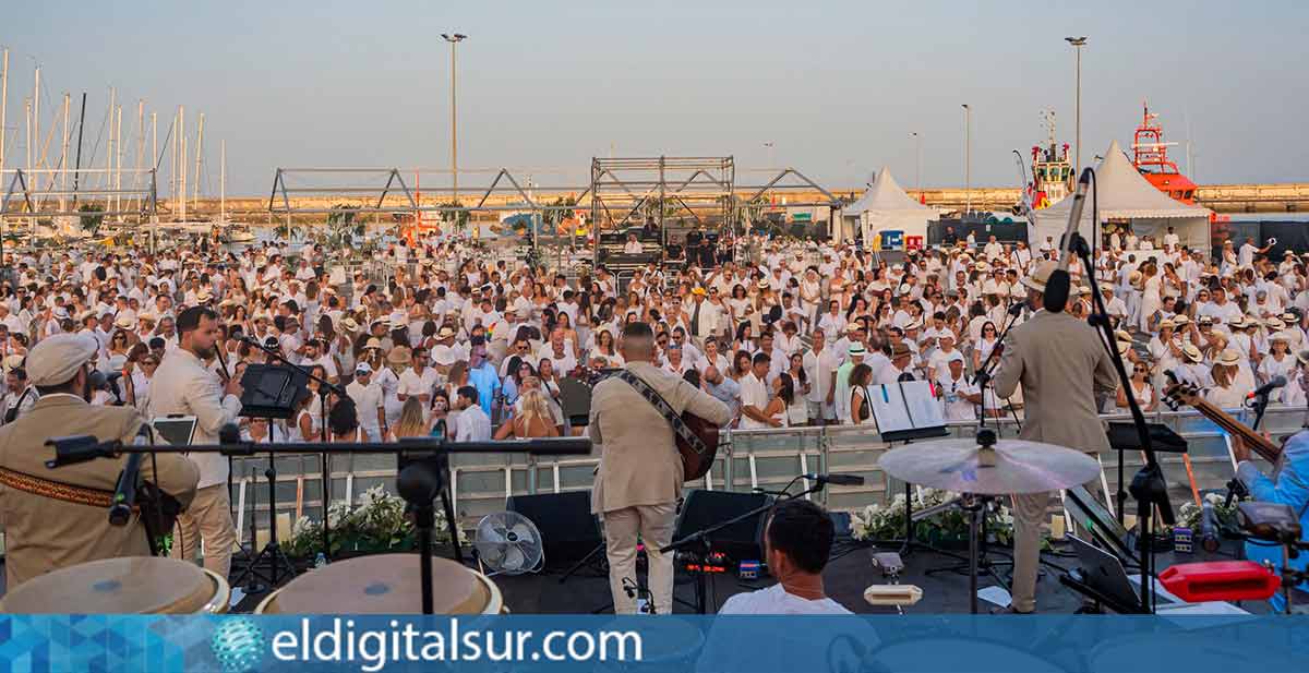 Más de 5.000 asistentes en la “Bienvenida al Verano” en el puerto de Santa Cruz
