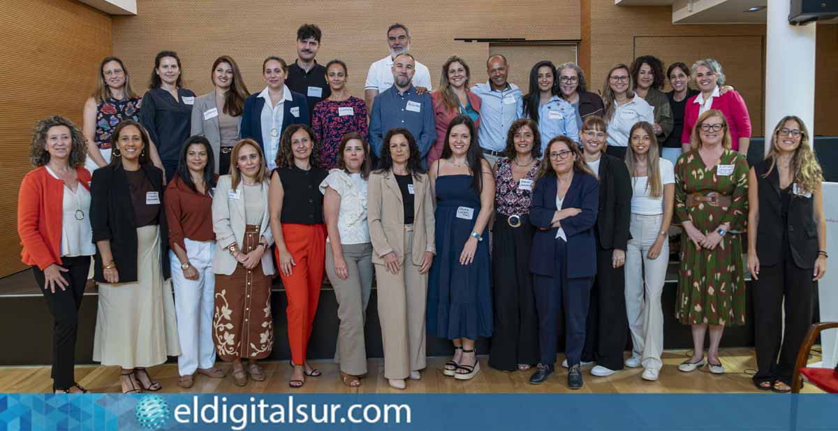 Participantes de la 7 edicion de Emplea +35 y representantes de empresas colaboradoras