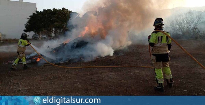 Fuego de rastrojos en Santa Cruz