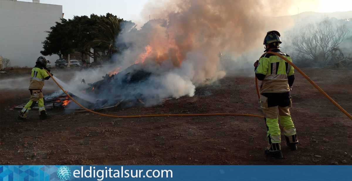Fuego de rastrojos en Santa Cruz