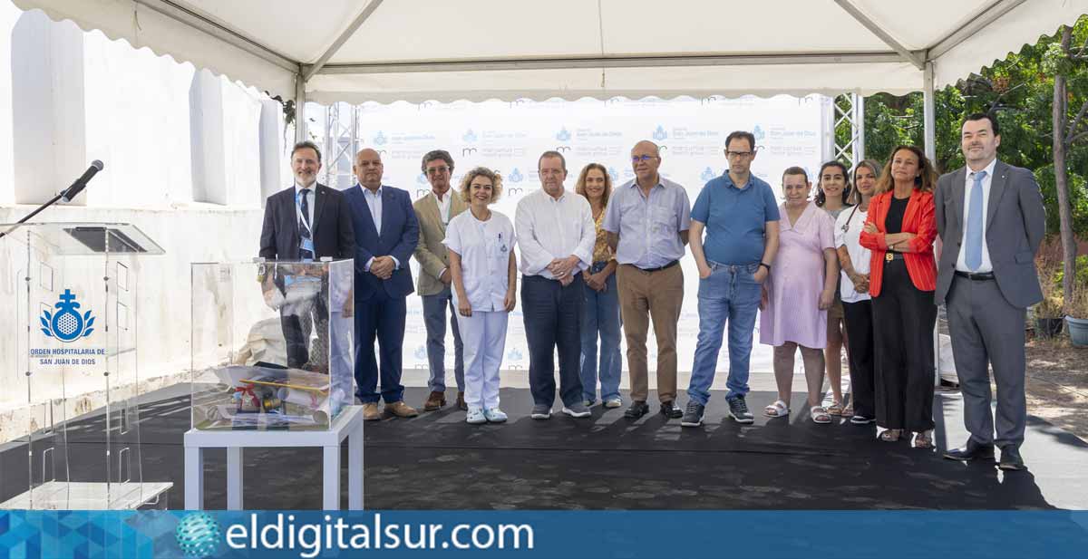 Momento de la rueda de prensa con el equipo directivo