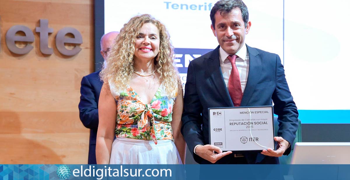 Juan José Martínez recoge el premio de la CEOE-Tenerife en nombre del ITER