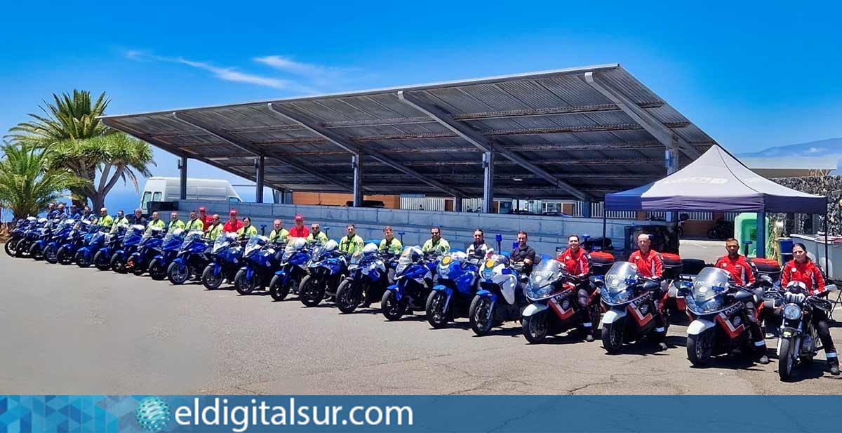 Motoristas de la Policía Local de Santa Cruz durante la formación en técnicas avanzadas de conducción segura