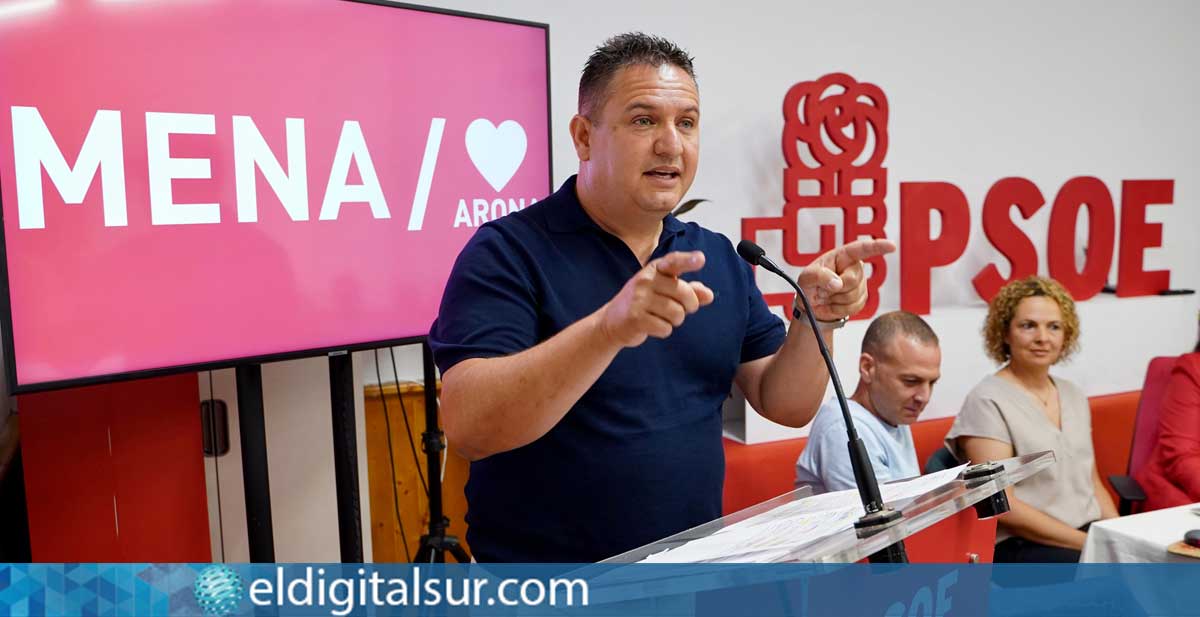 José Julián Mena, durante su intervención tras ser reelegido secretario general del PSOE de Arona