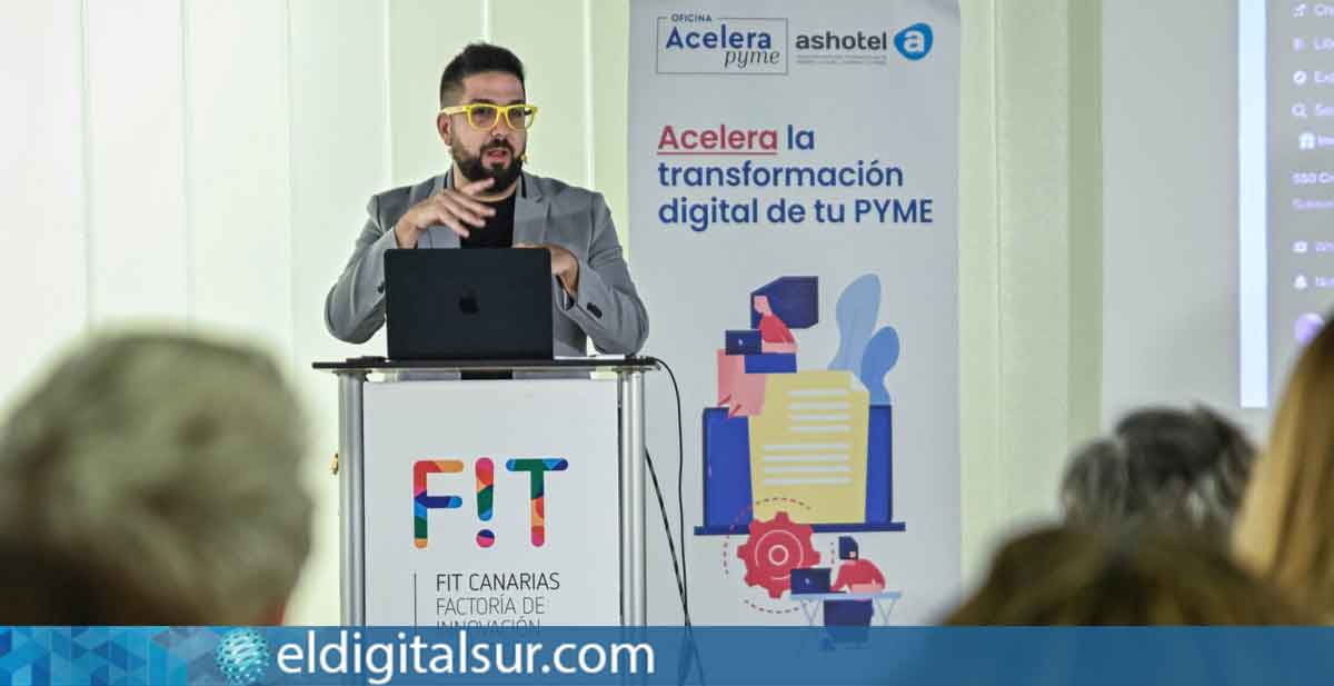 JotayPunto, conductor de la clausura de la Oficina Acelera pyme Ashotel, en una jornada anterior