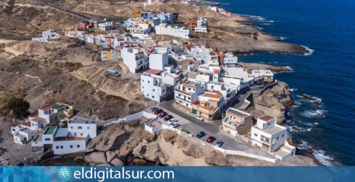 Vista aérea del núcleo costero de La Caleta, en Arico