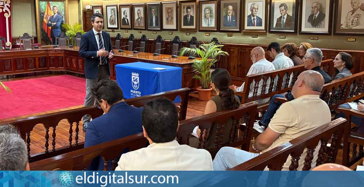 Pedro Antonio Campos, concejal de Hacienda de Puerto de la Cruz, durante la presentación de la nueva unidad de facturación
