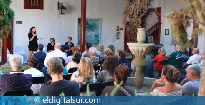 Sara Méndez presentó su capítulo en una obra internacional sobre trabajo social en el antiguo Convento Franciscano
