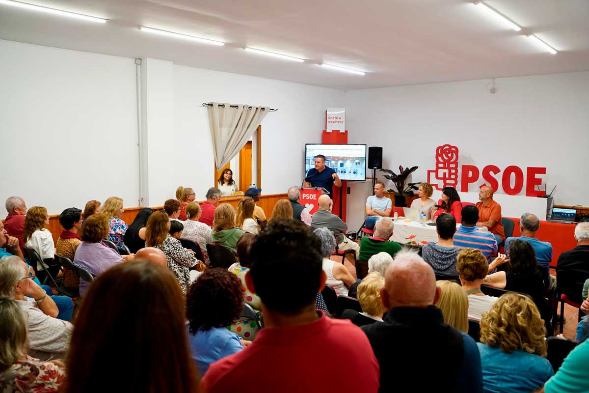 Acto de reelección de José Julián Mena como secretario general del PSOE de Arona
