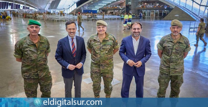 El vicepresidente del Cabildo, Lope Afonso, y el consejero Manuel Fernández durante la visita al Recinto Ferial de Santa Cruz