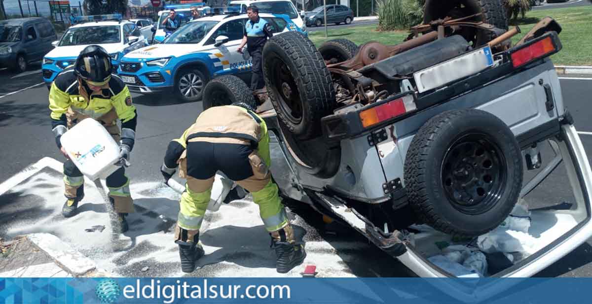 Bomberos de Santa Cruz intervinieron en el vuelco de un vehículo en la avenida de la Constitución