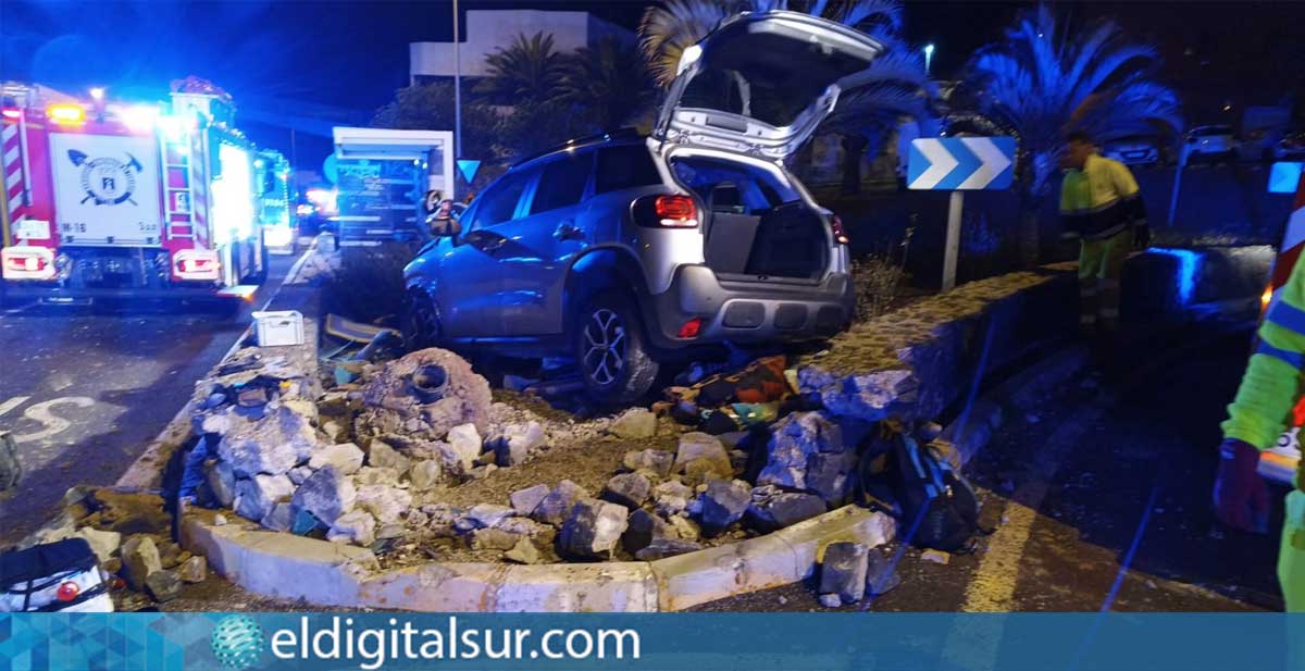 Personal de emergencias atiende en el lugar del siniestro en la TF-5, movilizando recursos para asistir a los heridos / Bomberos de Tenerife