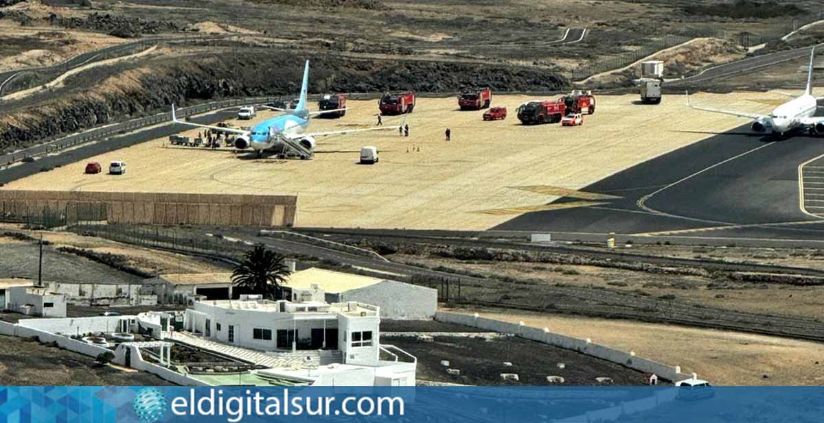 Momento de la intervención en el aeropuerto César Manrique de Lanzarote tras el falso aviso de bomba en un vuelo de TUI