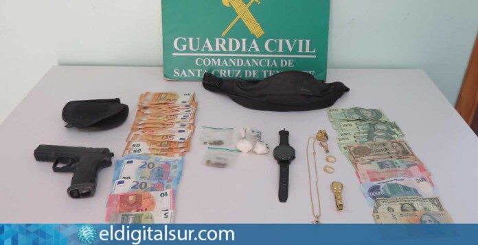 Efectos intervenidos por la Guardia Civil durante la detención