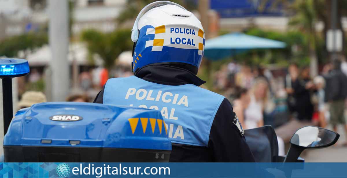 Una moto patrulla de la Policía Local durante un servicio de vigilancia