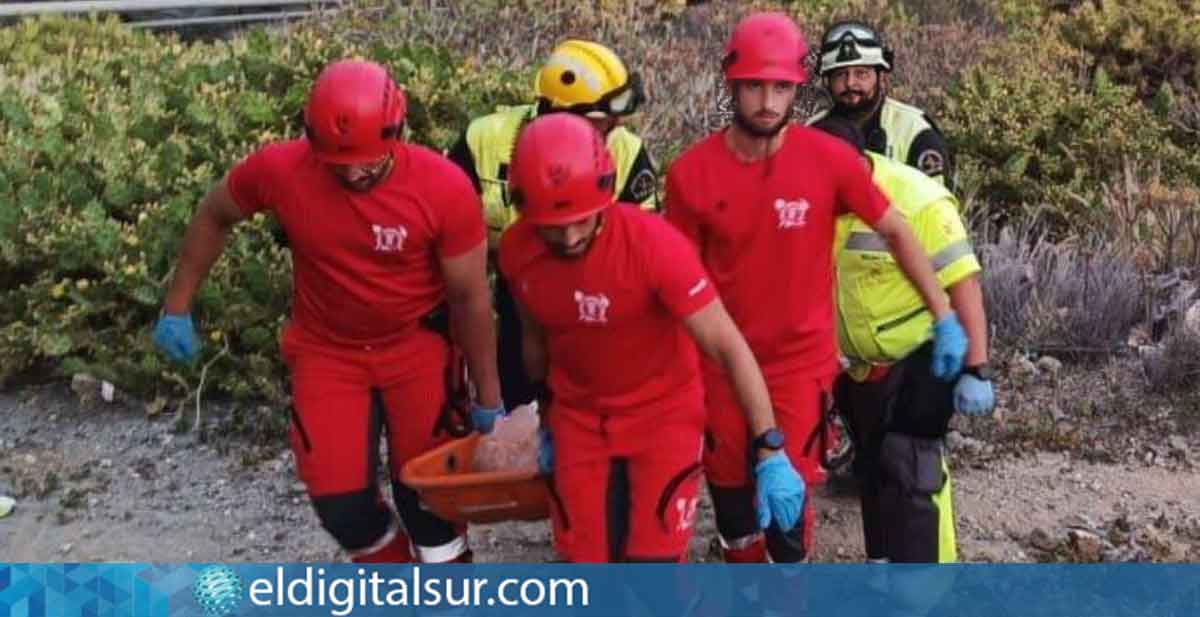 Bomberos de Guía de Isora rescataron a una persona mayor en Adeje