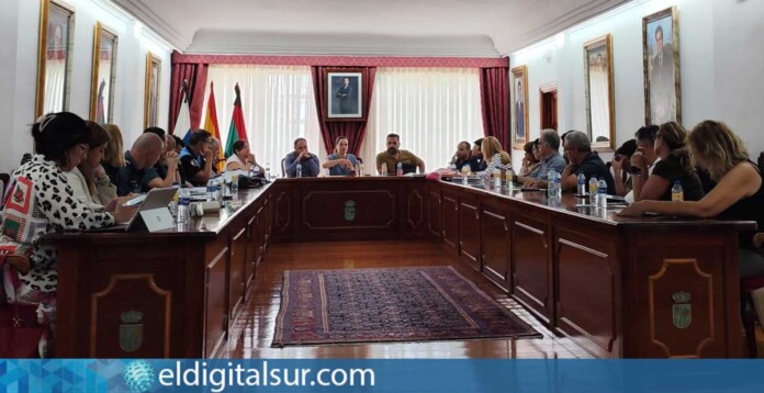reunion-chabolismo-arona-190625 Arona coordina un plan interadministrativo para combatir los asentamientos ilegales y chabolas, con la participación de administraciones y cuerpos policiales