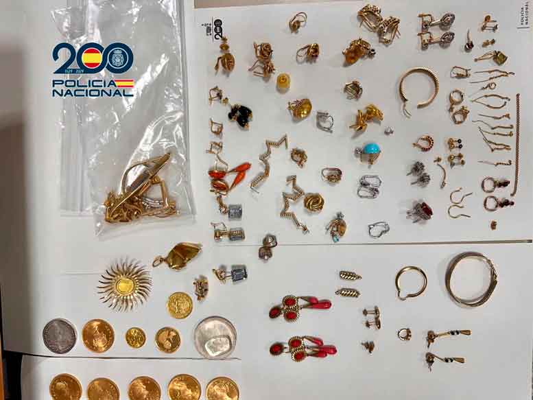 Joyas de oro recuperadas por la Policía Nacional tras una serie de robos en viviendas de Santa Cruz de Tenerife