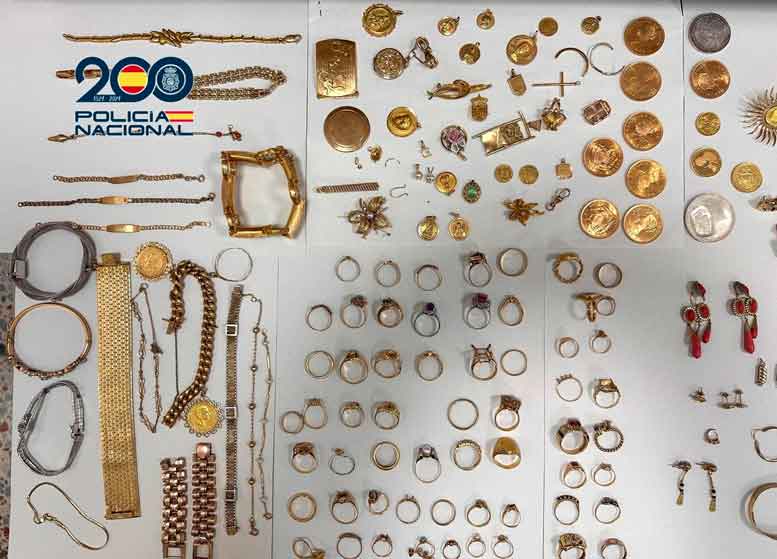 Joyas de oro recuperadas por la Policía Nacional tras una serie de robos en viviendas de Santa Cruz de Tenerife