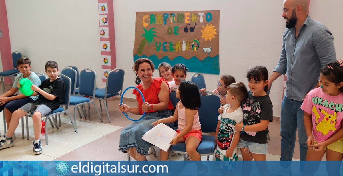 Niños participan en actividades educativas y creativas en los campamentos de verano gratuitos organizados por el Ayuntamiento de Arico