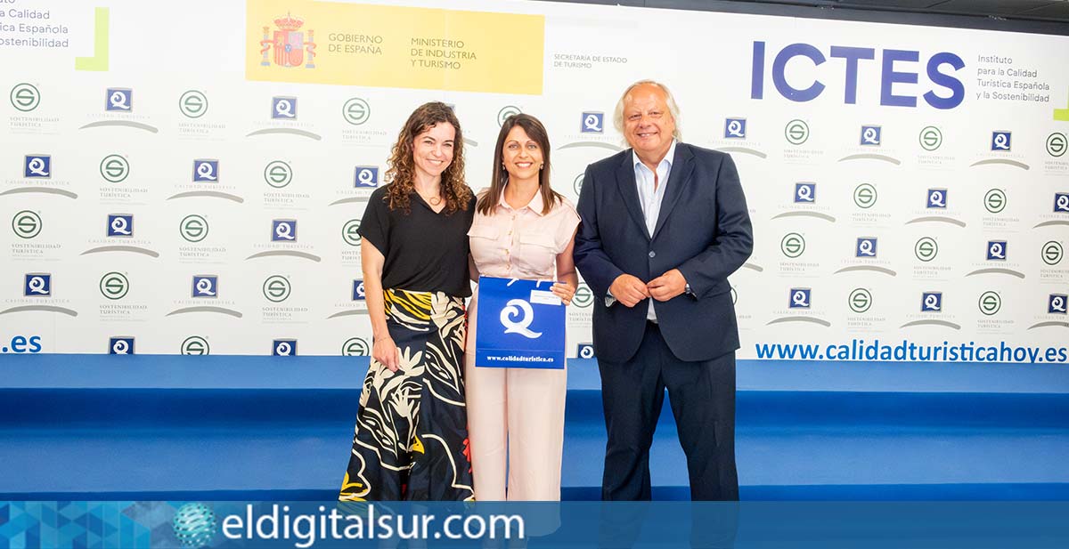 Luz Goretti Gorrín en Madrid durante la entrega oficial de la Bandera “Q”, que certifica la calidad turística de las playas de La Arena y Los Guíos en Santiago del Teide