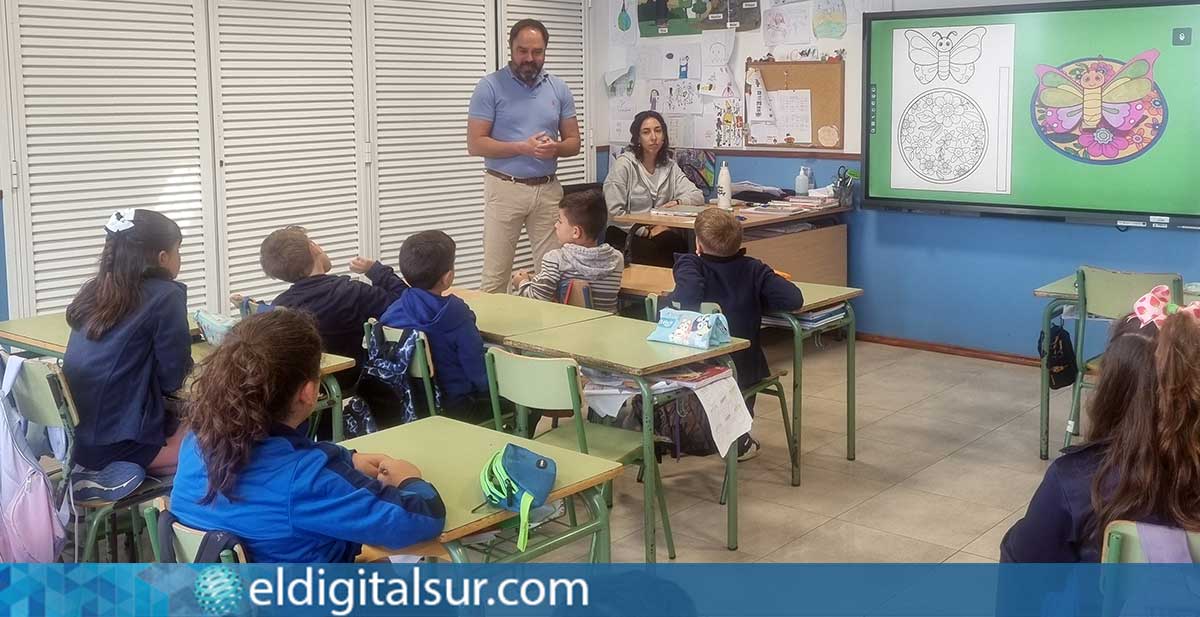 El concejal Héctor Reyes durante el cierre del programa de prevención de adicciones en colegios de Arona