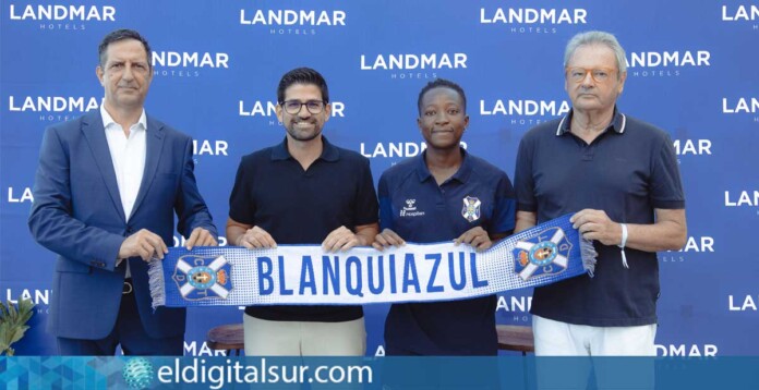 Representantes del Club Deportivo Tenerife Femenino y Landmar Hotels durante la firma del acuerdo de patrocinio en las instalaciones de Landmar Playa La Arena, en Santiago del Teide