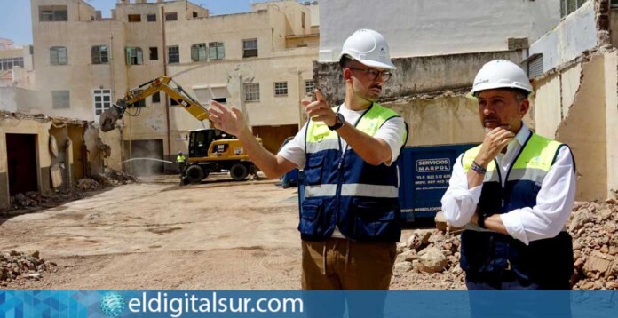 El alcalde José Manuel Bermúdez y el concejal Javier Rivero visitan las obras de demolición en El Toscal