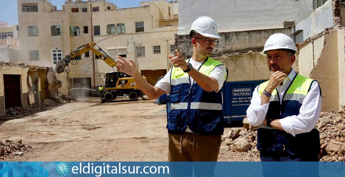 El alcalde José Manuel Bermúdez y el concejal Javier Rivero visitan las obras de demolición en El Toscal