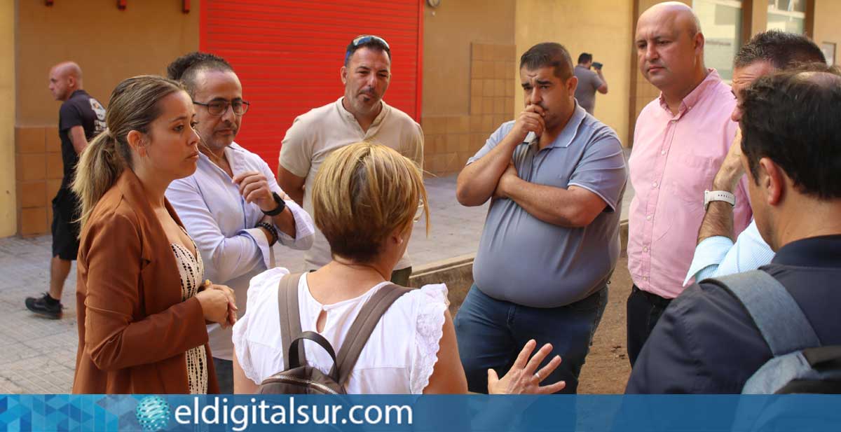 El alcalde y el concejal de Obras y Servicios Municipales, José Domingo Regalado y Marcos Antonio Rodríguez, en la puesta en marcha del Plan de Accesibilidad