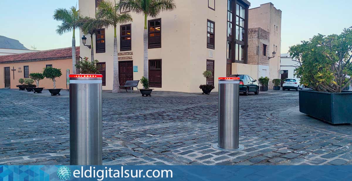 Pilonas de seguridad en los accesos peatonales cercanos a la Plaza de Los Remedios