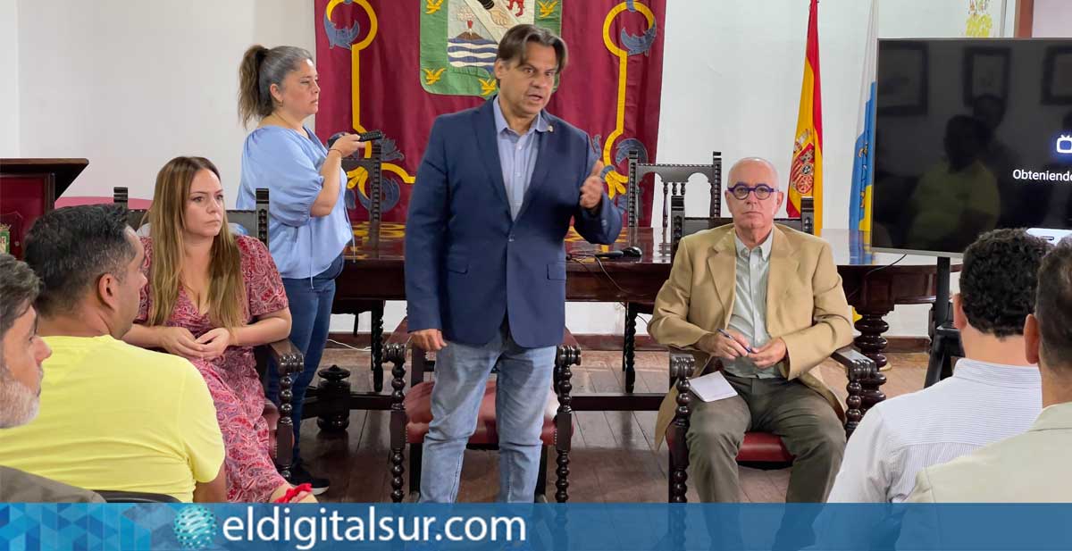 Gustavo Pérez, alcalde de Güímar, en el encuentro con FEPECO