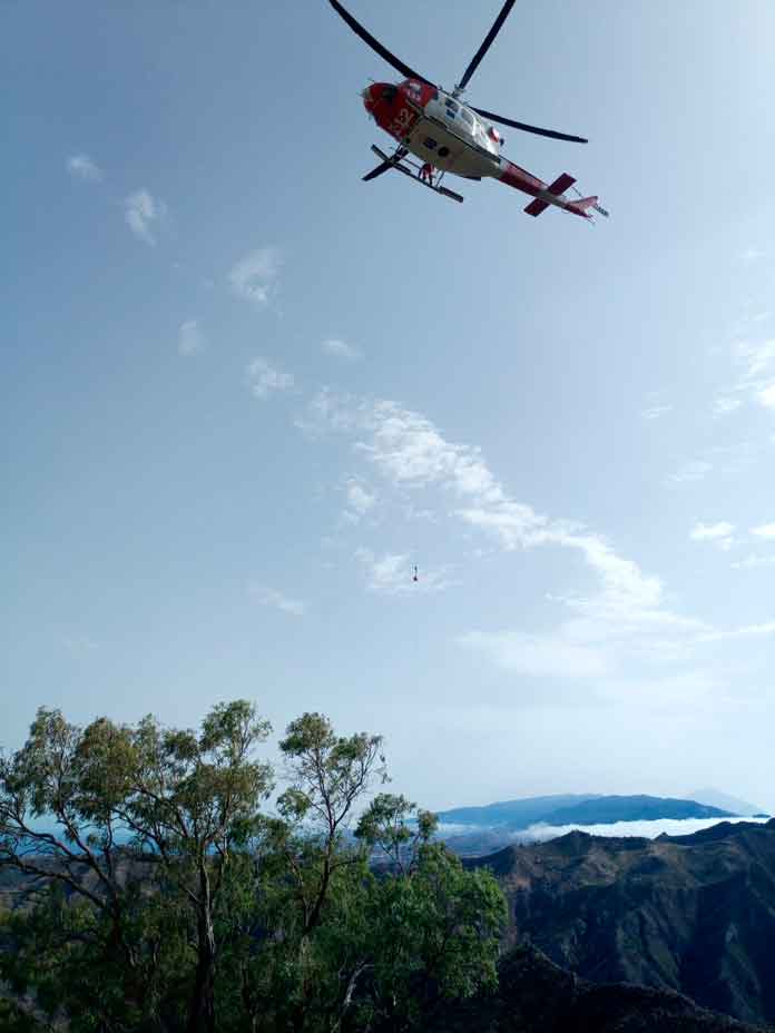 Los excursionistas afectados son trasladados en helicóptero desde el Macizo de Anaga