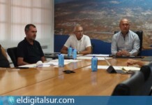 Reunión entre el alcalde José Domingo Regalado, los concejales René Oval y Fredi Oramas, y el director de operaciones de TITSA, Ambrosio Hernández, para definir las rutas del transporte urbano de Granadilla de Abona.