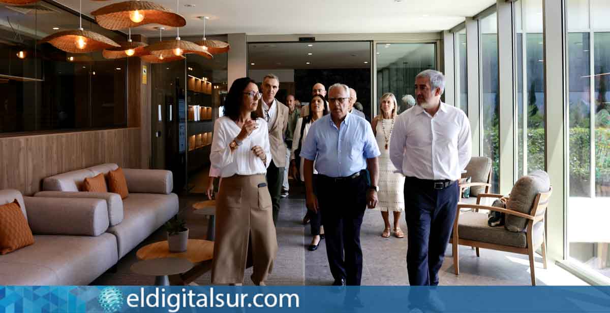 Representantes institucionales durante la presentación oficial del Bancal Hotel & Spa en San Sebastián de La Gomera