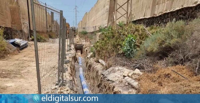 Instalación de los primeros metros de tubería en El Fraile