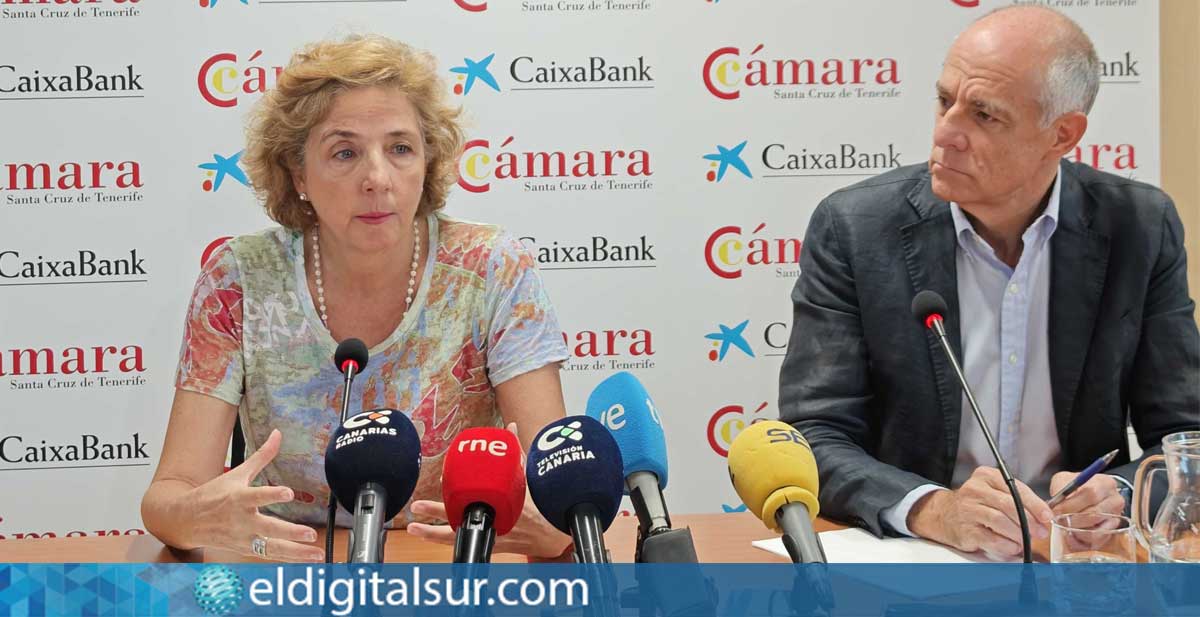 Lola Pérez, directora general, y Santiago Sesé, presidente de la Cámara de Comercio